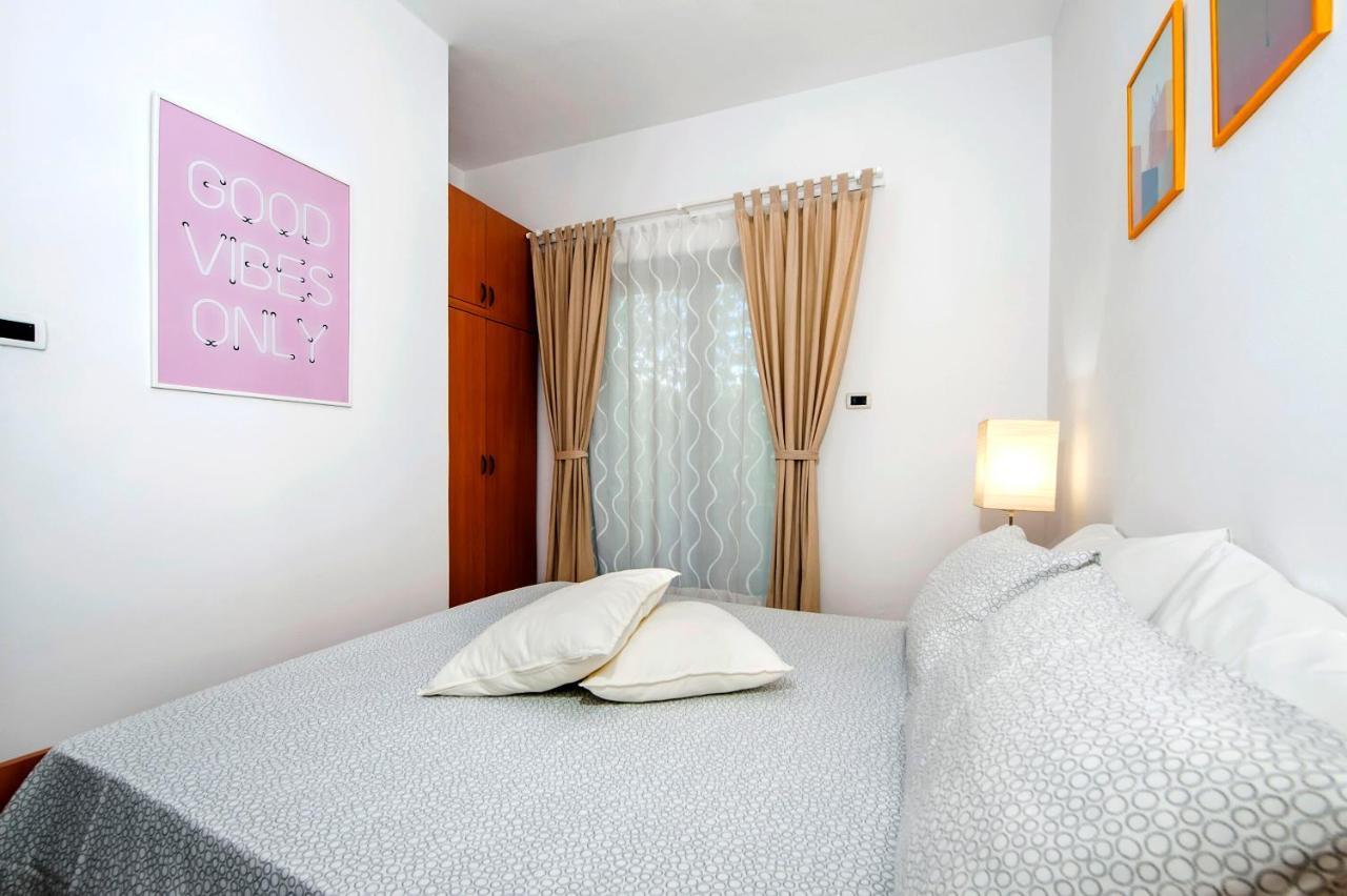Apartments Milan Ровинь Экстерьер фото