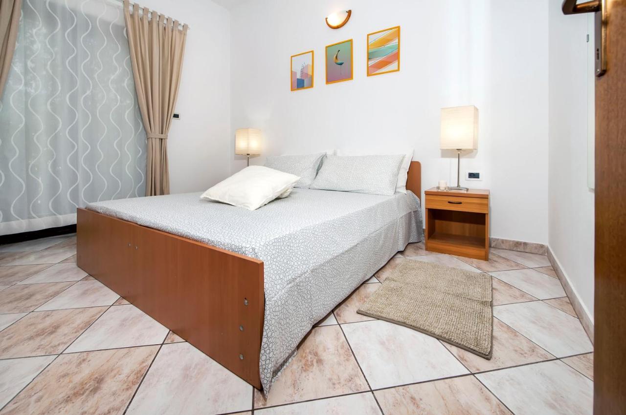 Apartments Milan Ровинь Экстерьер фото