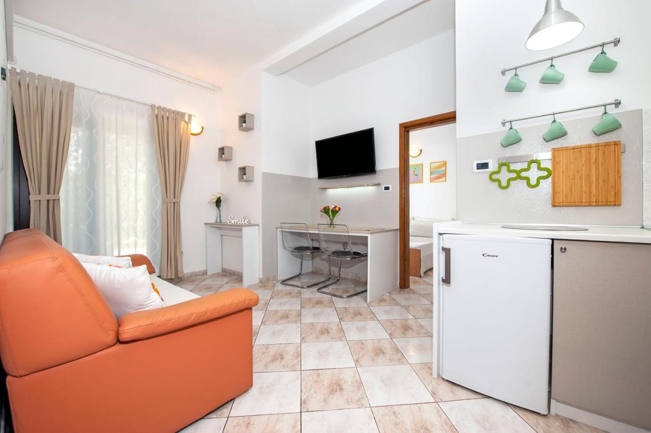 Apartments Milan Ровинь Экстерьер фото