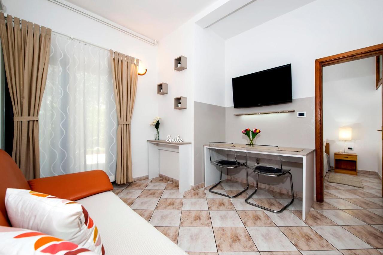 Apartments Milan Ровинь Экстерьер фото