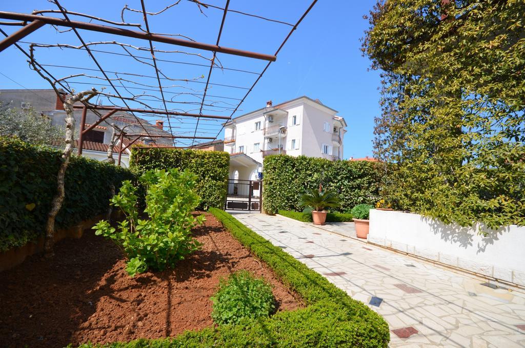 Apartments Milan Ровинь Экстерьер фото