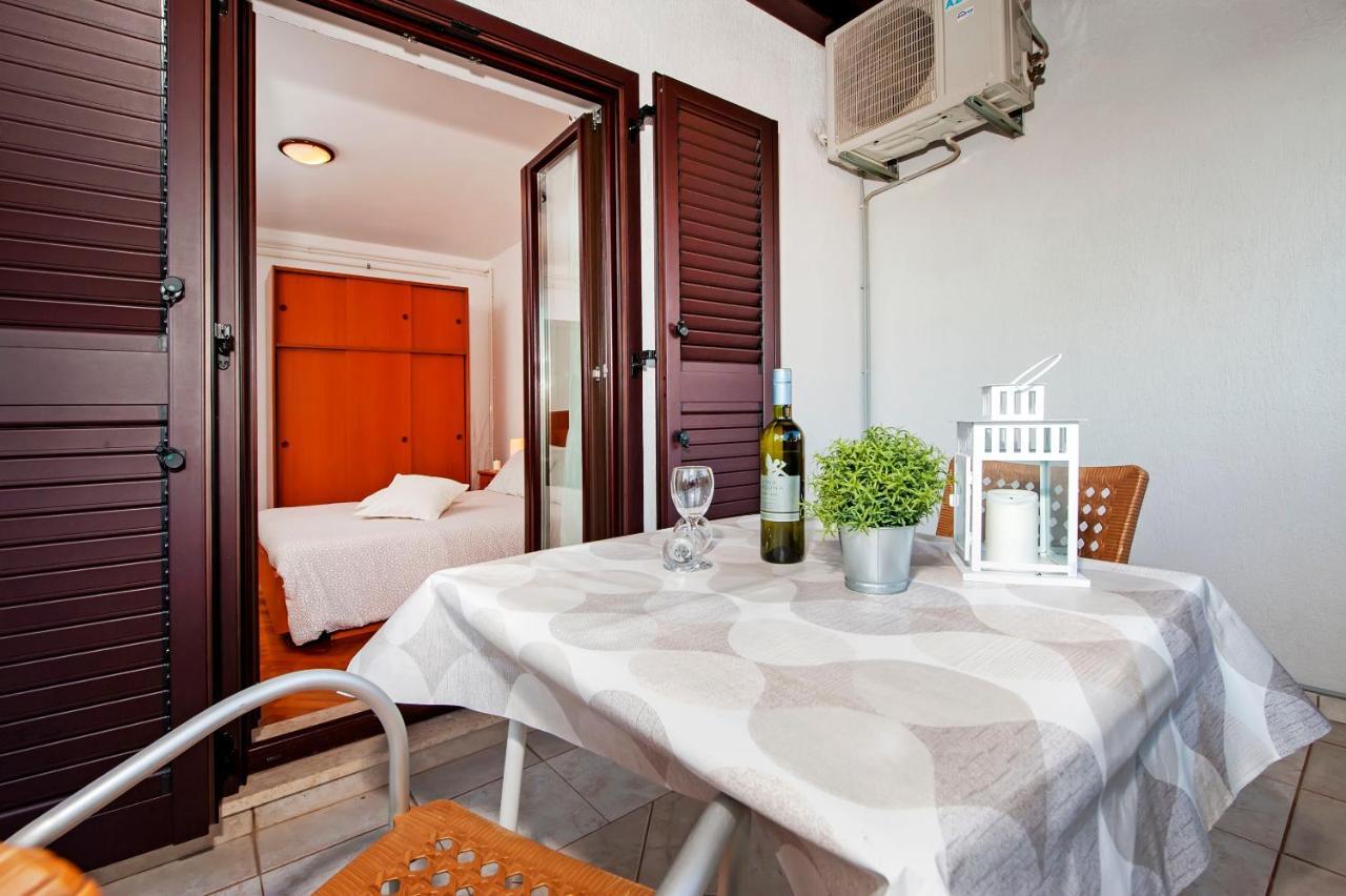 Apartments Milan Ровинь Экстерьер фото