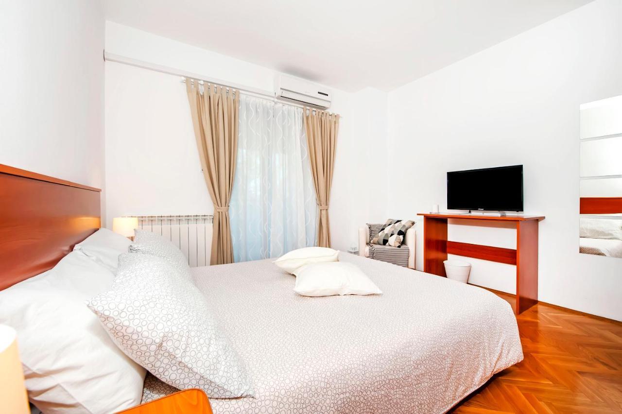 Apartments Milan Ровинь Экстерьер фото